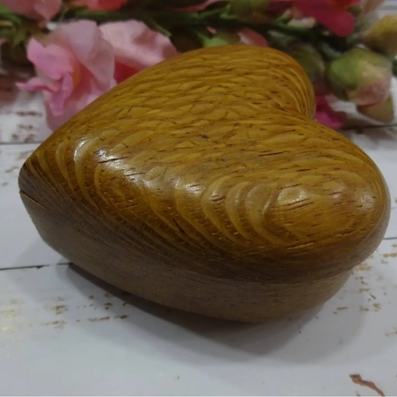 🌺[2/$40.00]🌺 Heart Shape Trinket Box - Picture 2 of 7